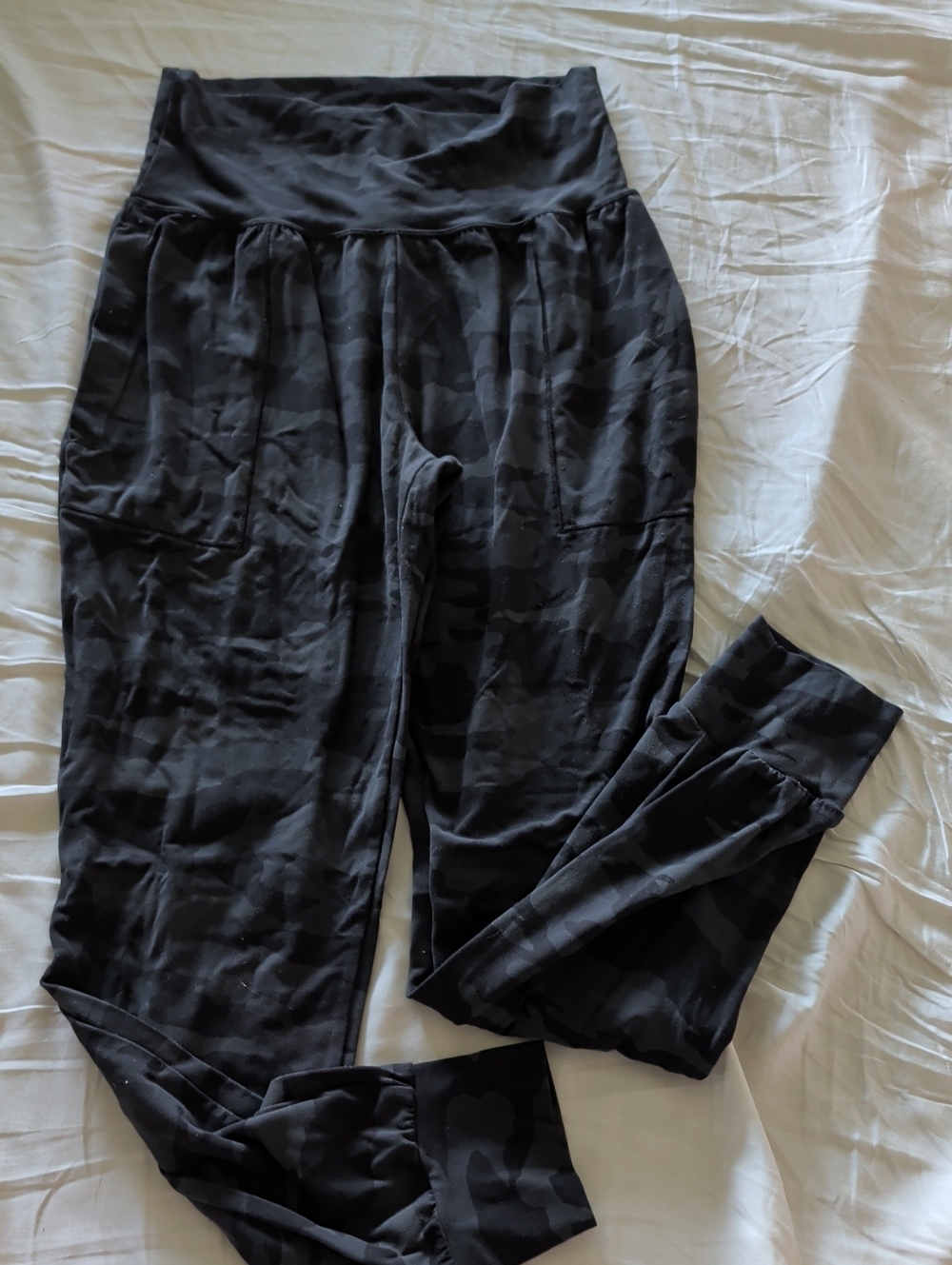 Women's Athleta Salutation Camo Joggers